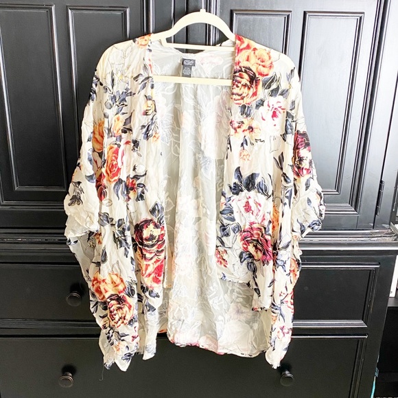 Other - Roffe Accessories Short Sleeve Luxe Floral Shawl